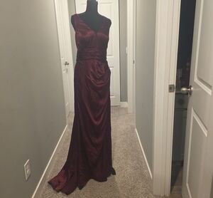 Elegant Sleeveless Burgundy Satin Maxi Dress with V-Neck